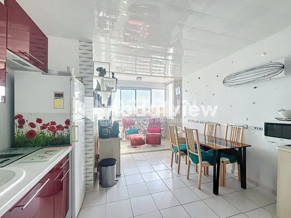 LEUCATE - A VENDRE Appartement T2 cabine avec vue canal et parking