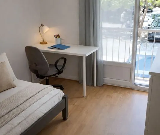 Une chambre de colocation