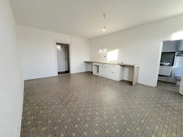 PAIMBOEUF CENTRE Appartement 71 m2 2 chambres Grenier et