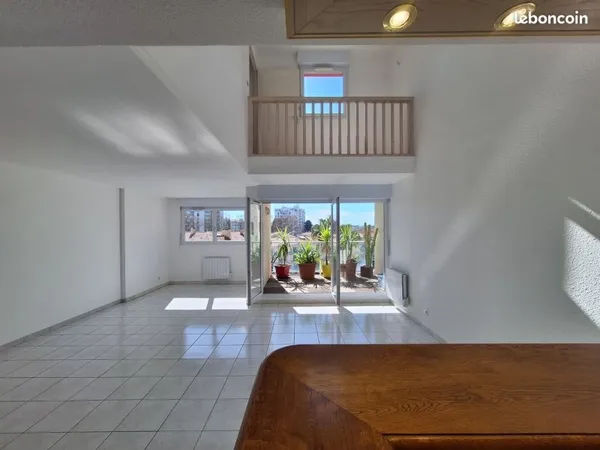 Duplex 95 m² dernier étage - très lumineux situé boulevard Kennedy à Perpignan centre