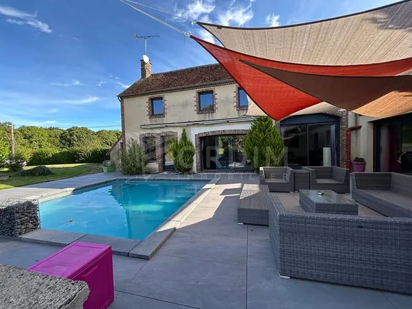 Confortable maison ancienne récemment rénovée type 8 - piscine