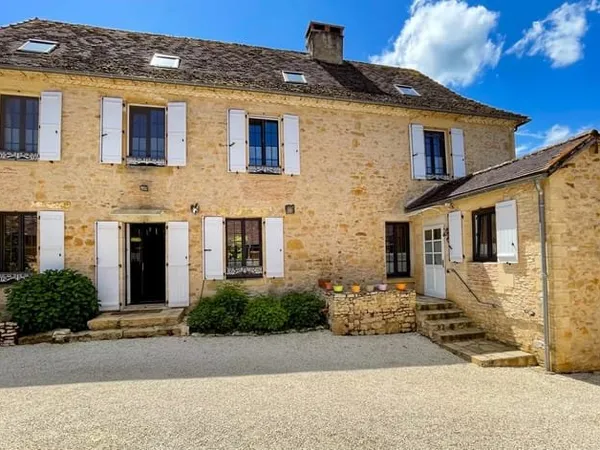Élégante maison de campagne de 7 chambres avec piscine