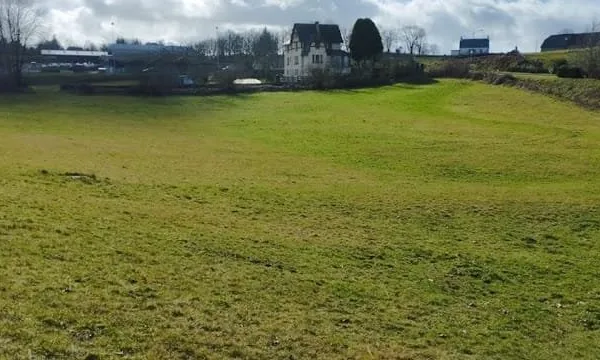 Terrain 8400 m²