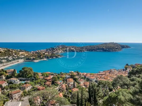 Villefranche-sur-Mer - Studio meublé avec terrasse et aperçu mer, Moyenne Corniche