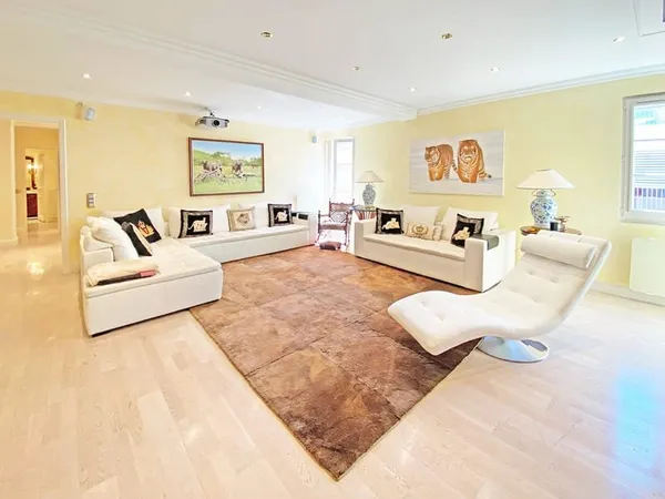 APPARTEMENT DE STANDING AU COEUR DE ST TROPEZ