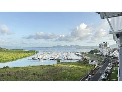Fort de France : T2 tout équipé vue mer