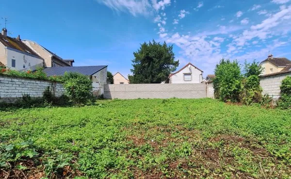 A SENS,TERRAIN IDEALEMENT PLACE DE 554M2 POUR UNE CONSTRUCTI