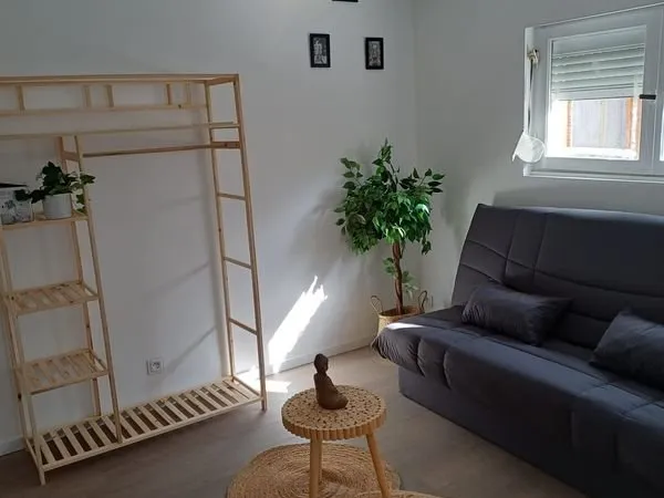 À louer - Studio 18m2 meublé & rénové - Limite Rouen - 5min des DOCK 76