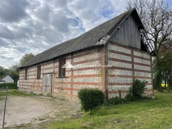 Bâtiment 260 M2 avec terrain