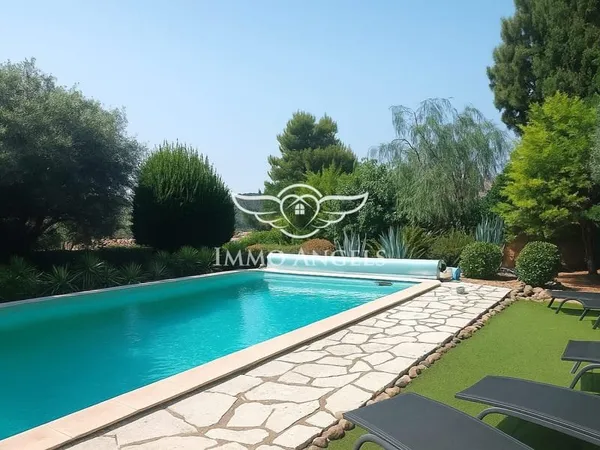 Maison 10 pièces 255 m²