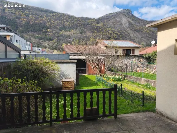 Maison de village avec jardin