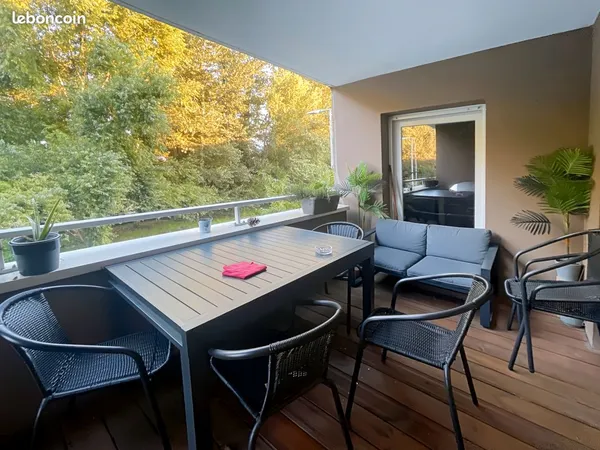 A louer appartement t2 d'environ 43m2 avce balcon et 2 places de parking