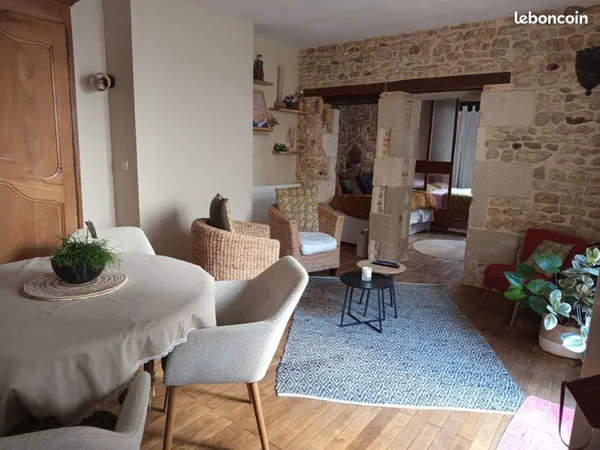 Appartement de caractère hyper centre Poitiers cour privative et parking