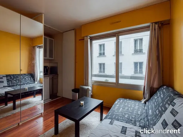 Studio fonctionnel et lumineux