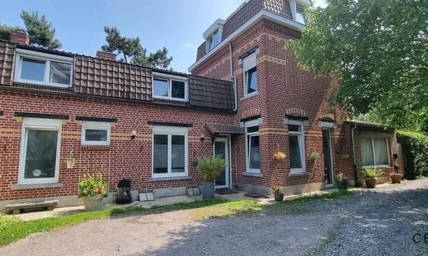 Maison 8 pièces 238 m²