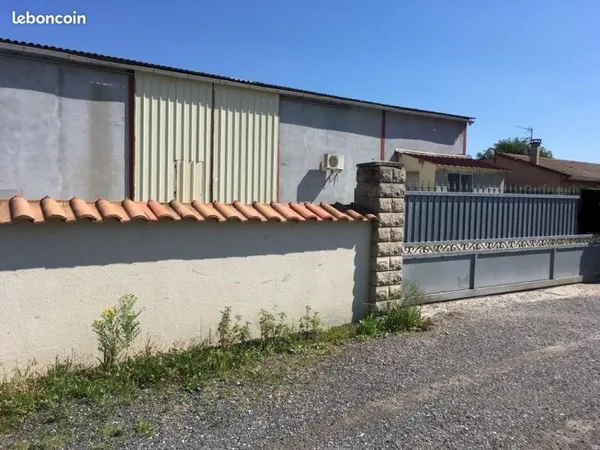 Local stockage entrepot atelier