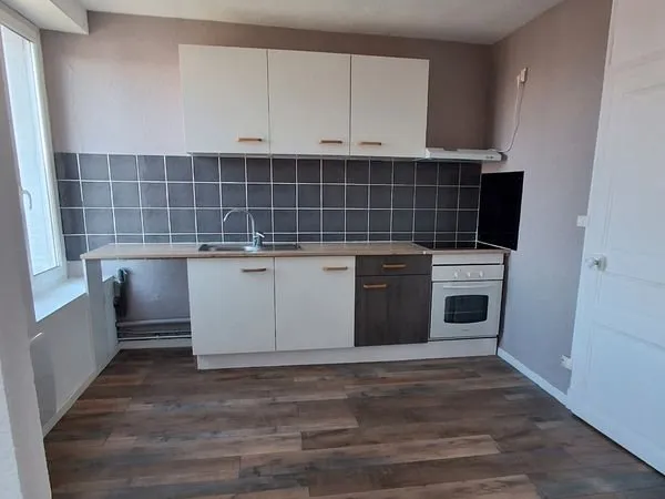 T3 de 65 m² - 3e étage avec jardin collectif, idéalement situé, rue calme et proche de toutes les co