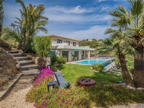 LUXUEUSE VILLA A SAINTE-MAXIME