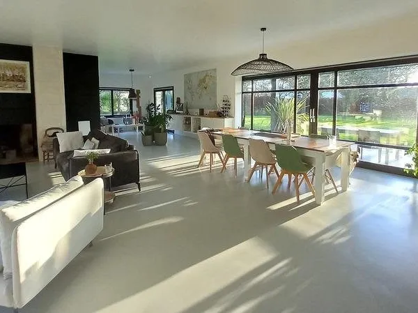 Maison d'architecte - 325 m² - Environnement privilégié - À 10 min du centre-ville