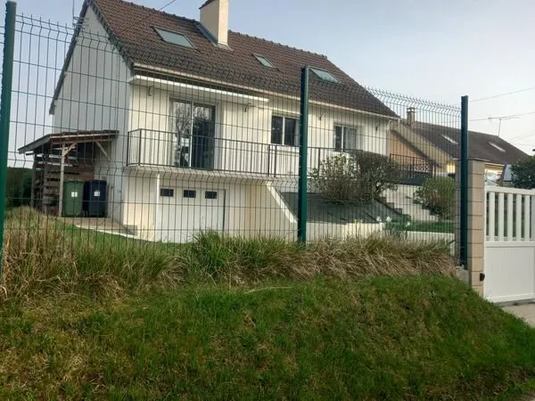 Maison 4 chambres 5 pièces 136 m2 terrain 774 m2