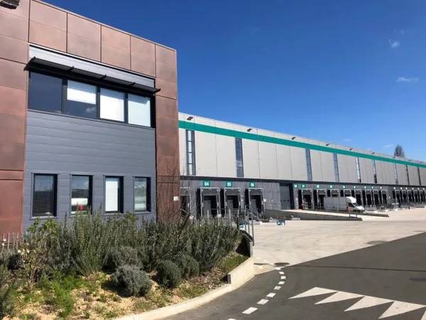 Entrepôt 12639 m²