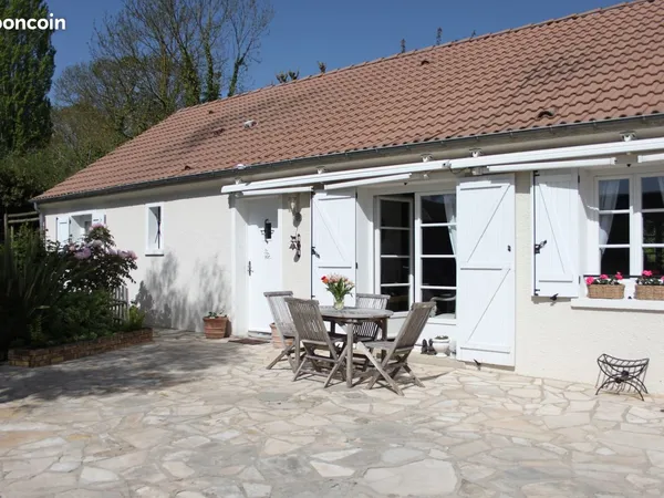 Maison de plain-pied 5 pièces avec jardin, garage et stationnements - 102 m² - Montsoult