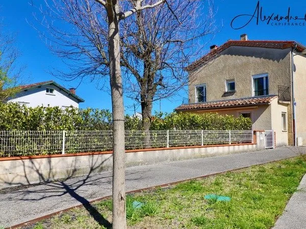 A vendre DOURGNE (81) - Maison de village 151 m² avec grand séjour, 4 chambres, garage et jardinet