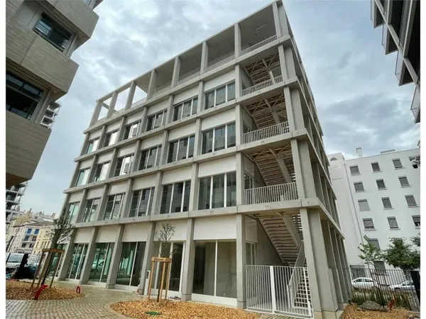 Bureaux 648 m²