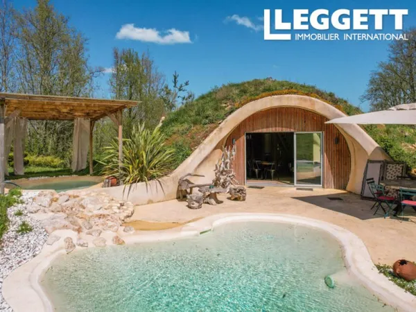 Ensemble de logements insolites