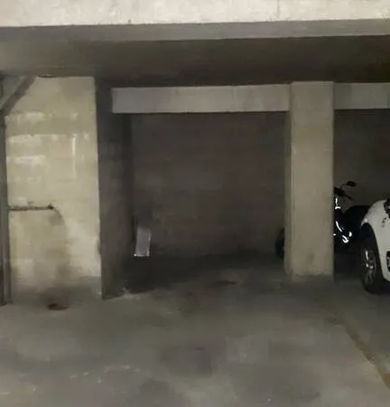 Garage/Parking