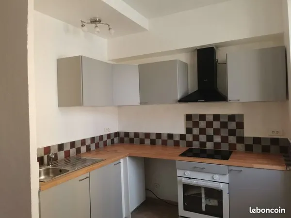 Loue T3 de 65 m² avec cuisine équipée