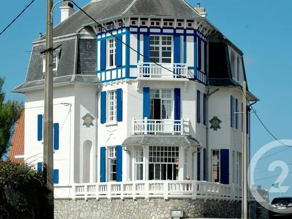 Maison 12 pièces 275 m²