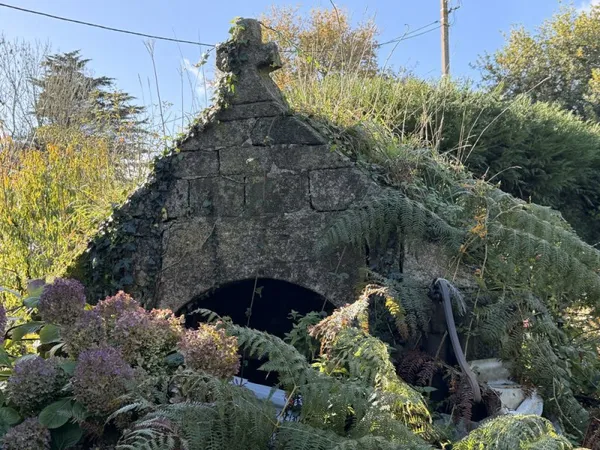 MAISON A RENOVER AVEC DEPENDANCE