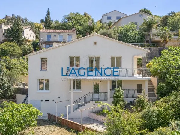 Villa individuelle de 119 m2 entièrement rénovée en fond d'i