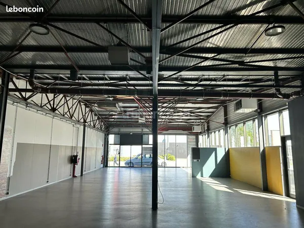 Local commercial 603 m²
