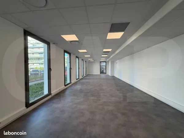 Bureaux 100 m²
