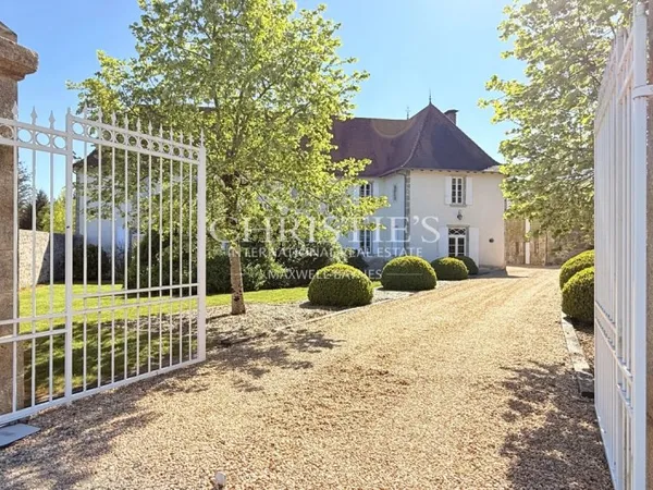 Demeure de caractère avec cour intérieure et parc - authenticité, volumes et qualité rare en Limousi