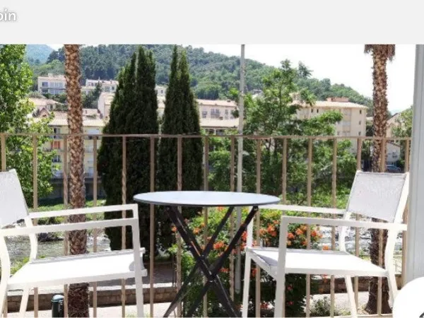 Superbe T2 rénové lumineux boulevard Petite Provence