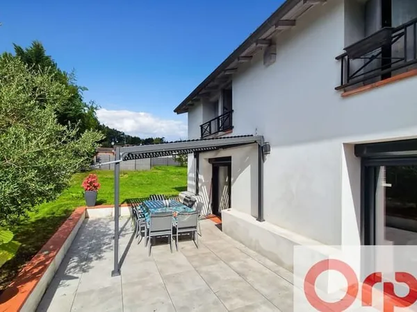 Maison 7 pièces 237 m²