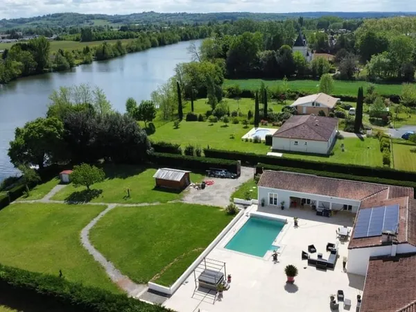 Maison de rêves bord de rivière
