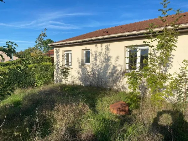Pavillon a finir, avec garage , jardin,