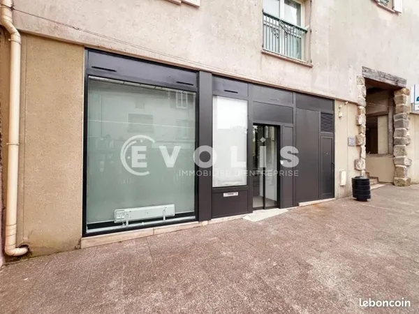 Local commercial 210 m²