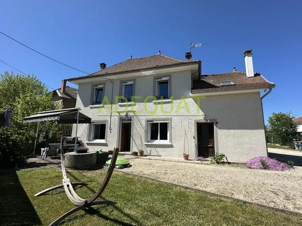 Charmante maison 130m2 plein centre village sur terrain 916m