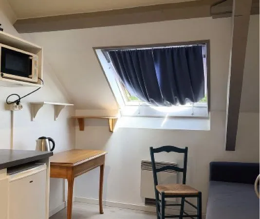 Chambre meublée