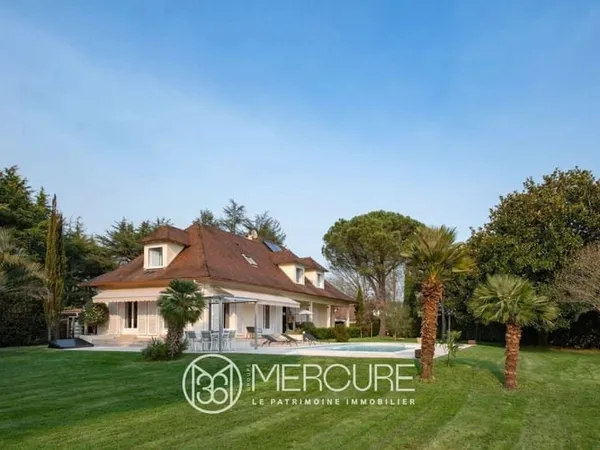 Maison 7 pièces 230 m²