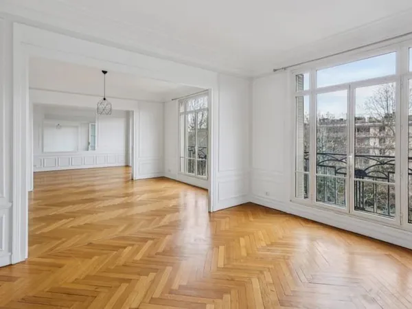Appartement en étage élevé avec vues dégagées