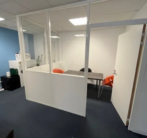 A VENDRE SECTEUR CARMES REPUBLIQUE LOCAL AVEC VITRINE