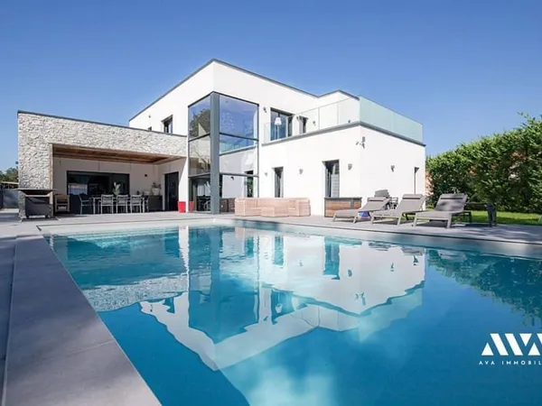 Maison 9 pièces 415 m²