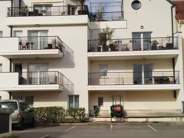 Stationnement Location Sainte-Geneviève-des-Bois   6000€