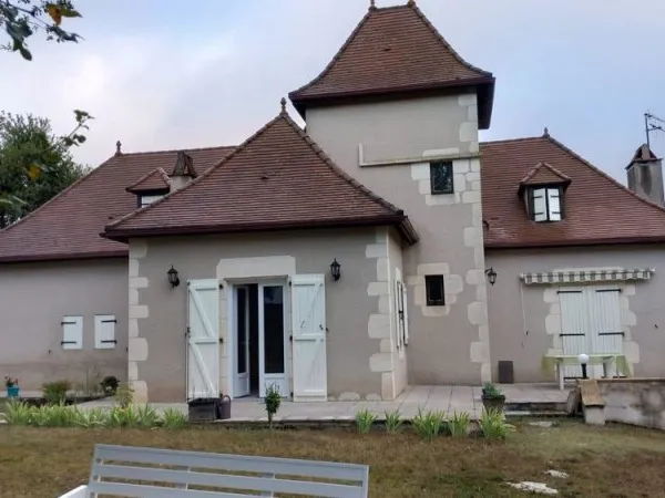 Cahors à 10 mn , confortable propriété sur terrain de 1 ha